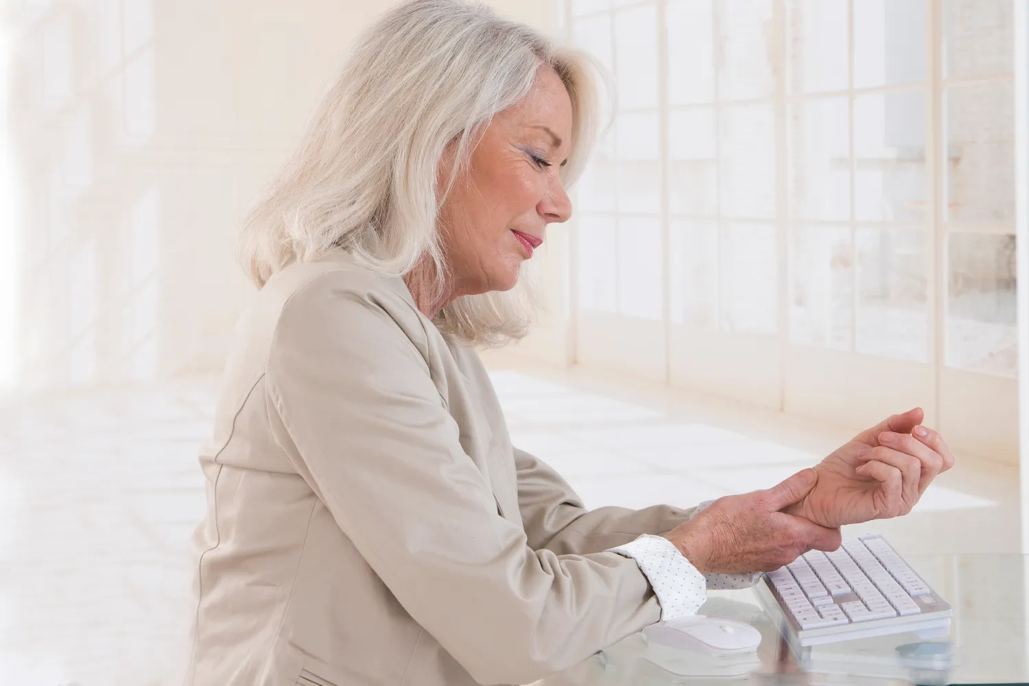old woman having a arthritis on her wrist