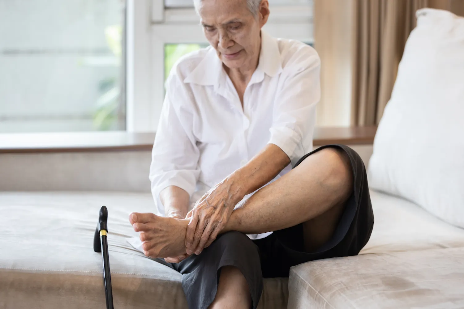 old woman having a neuropathy